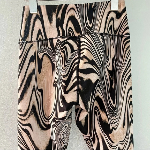 Good American Core Power 7/8 Athletic Leggings in Natural Swirl size small - Picture 7 of 11